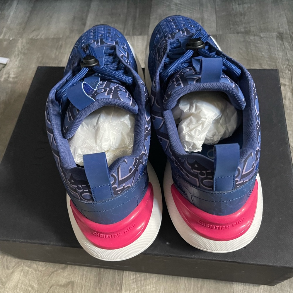 Men’s Designer Sneaker - Picture 2 of 4